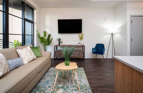 Eisenhower East Apartamento | ★Modern-2bd-2bth-Luxury Loft ~ FREE PARKING, Pool, Balcony★