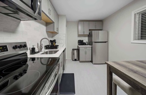 Hazel Park Apartamento | Modern 2BD Apartment Near Royal Oak
