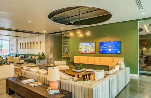 Evans Churchill Apartamento | Modern 2BD - CDT - Gym, Pool, Parking - Sleep 8
