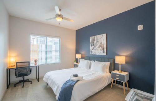 Evans Churchill Apartamento | Modern 2BD DT - Balcony, Gym, W-D, Parking - Sleeps 8