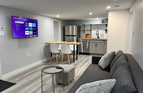 Silver Spring Casa | Modern 2bd Getaway Walk to Metro Free Parking