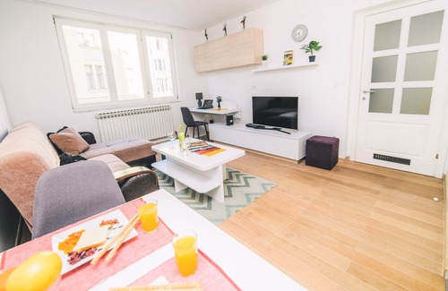 Old Town Apartamento | Modern 2bdr Apartment-cathedral View-best Location