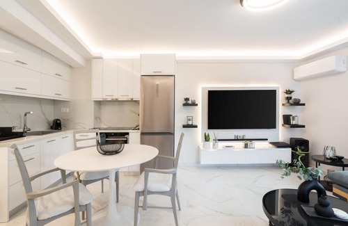 Vari-Voula-Vouliagmeni Villa | Modern 2bdr Villa on Athens Riviera