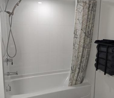 Willoughby Hills Casa | Modern 2Bed Guest Suite near Langley Events Centre