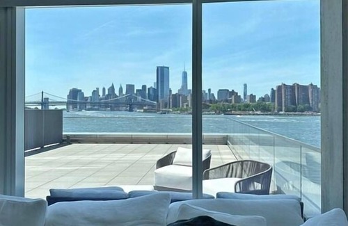 Williamsburg Apartamento | "Modern 2BR/2BA Apartment - With Williamsburg Bridge Views, NYC!"