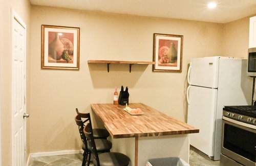 Omaha Casa | Modern 2BR/2BA Basement Stay, Full Kitchen, Roku TVs, Hot Tub, Sleeps 6