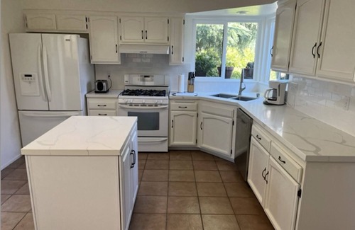 Santa Barbara Casa | Modern 2BR 2BA beaches, pool, UCSB