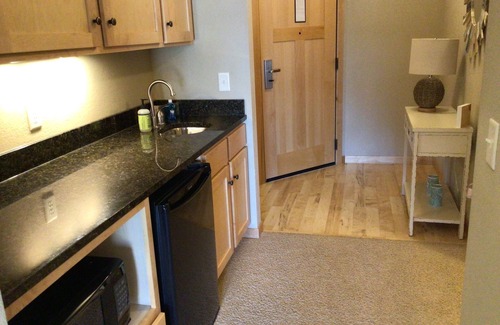 Three Lakes Condominio | Modern 2BR/2BA Condo at Northernaire Resort – Steps from the Lake & Trails!