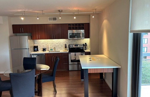 Radnor - Fort Myer Heights Apartamento | Modern 2BR/2BA Fully Furnished in Rosslyn, Arlington - Prime Location!