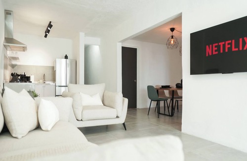 Gobernador Pinero Apartamento | Modern 2BR Apt in San Juan City, "Concert Stays"