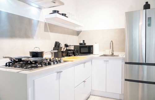 Gobernador Pinero Apartamento | Modern 2BR Apt in San Juan City, "Concert Stays"