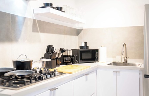 Gobernador Pinero Apartamento | Modern 2BR Apt in San Juan City, "Concert Stays"