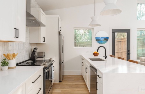 Edgewood Casa | Modern 2BR by Avie Luxury Properties | Near Mercedes Stadium, Emory, Steps to Marta!