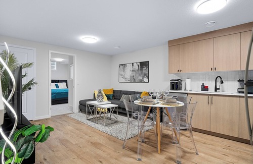 Keith Casa | Modern 2BR | Calgary| Near U of C, Hospitals & Banff. Family & Business Friendly
