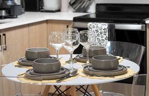 Keith Casa | Modern 2BR | Calgary| Near U of C, Hospitals & Banff. Family & Business Friendly