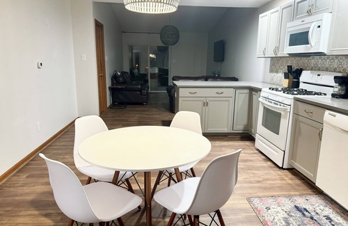 Wheeler Casa | Modern 2BR Close to Indiana Dunes, Beaches & Downtown Chesterton!