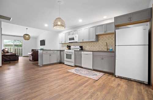 Wheeler Casa | Modern 2BR Close to Indiana Dunes, Beaches & Downtown Chesterton!