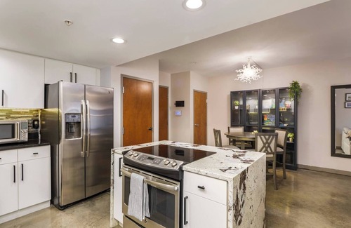Short North Cama Y Desayuno | Modern 2BR Condo w/ Parking | Heart of Short North