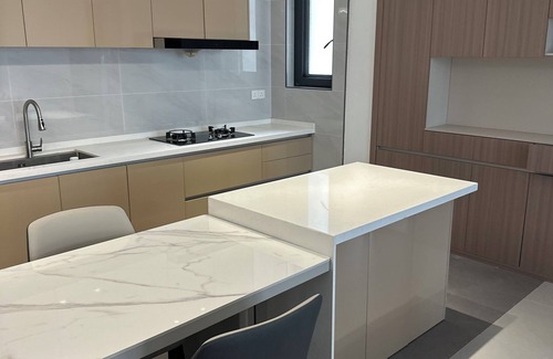 Masaki Apartamento | Modern 2BR Condo with Gym & AC in Upscale Masaki