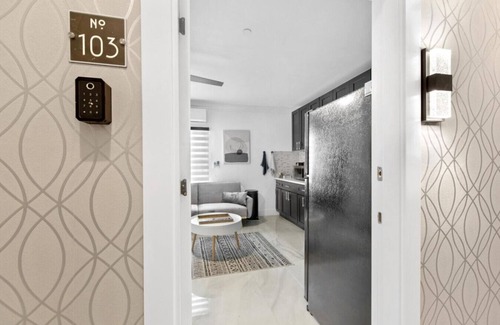 Tavernier Apartamento | Modern 2BR Getaway | Full Kitchen + Bunks + AC