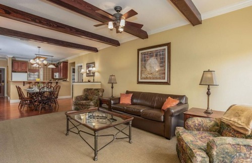 Branson Hotel | Modern 2BR Haven at Great Rock Resort