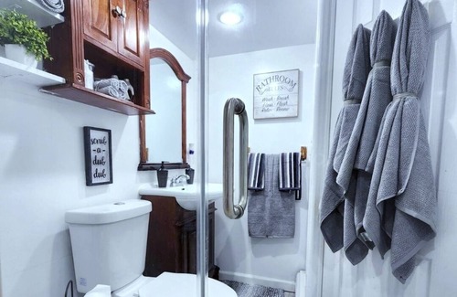 Queens Apartamento | Modern 2BR - Ideal for Med Rotations & Biz Trips