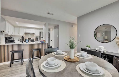 Los Indios Casa | Modern 2BR in North Austin! Pet Friendly + WFH Ready