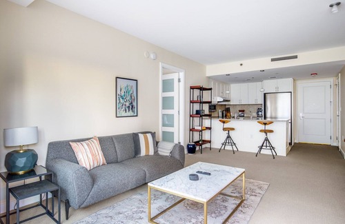 Penn Quarter Apartamento | Modern 2BR in Penn Quarter w/ Pool + large garden, near metro by Blueground