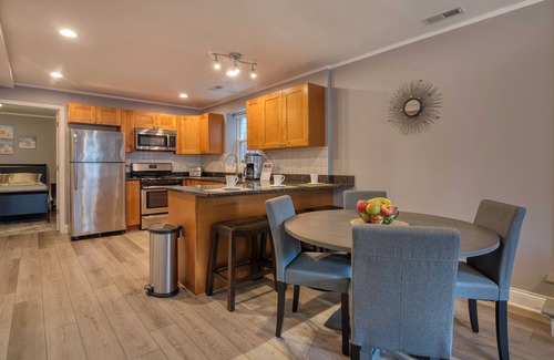 Roscoe Village Casa | Modern 2BR in Roscoe/Wrigley with Free Street Parking walk to Paulina Brown-line