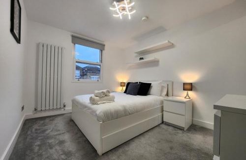 Queen's Park Apartamento | Modern 2BR London Apt Near Tube