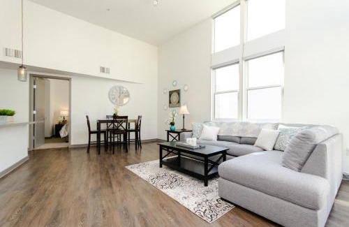 East Village Apartamento | Modern 2BR Near Petco Park & Convention Center