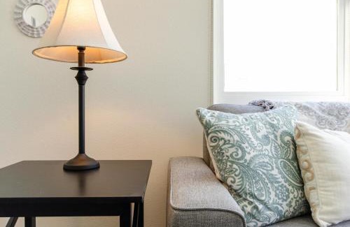 East Village Apartamento | Modern 2BR Near Petco Park & Convention Center