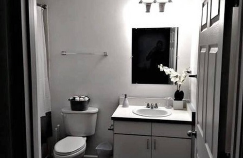 The Garden District Apartamento | Modern 2BR Oak Flower Getaway de Navore