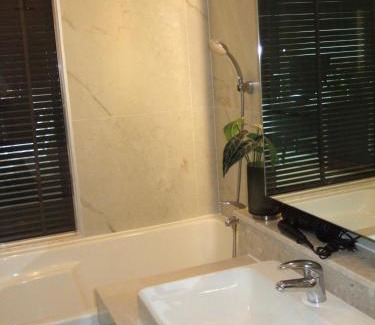 Chang Khlan Apartamento | Modern 2BR Penthouse Astra 181Sqm with Panoramic Views in Central Chiang Mai