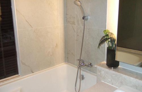 Chang Khlan Apartamento | Modern 2BR Penthouse Astra 181Sqm with Panoramic Views in Central Chiang Mai