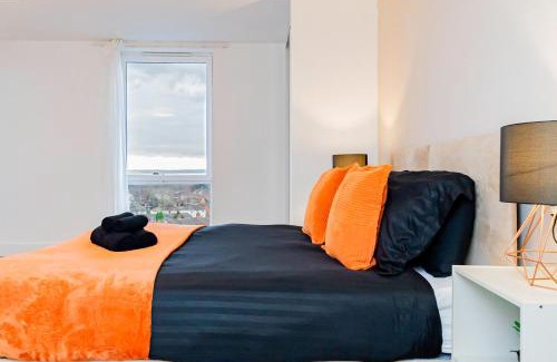 Southampton Apartamento | Modern 2BR Penthouse - Extended Stays, Free Parking & Fast Wi-Fi