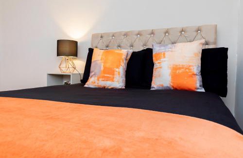 Southampton Apartamento | Modern 2BR Penthouse - Extended Stays, Free Parking & Fast Wi-Fi