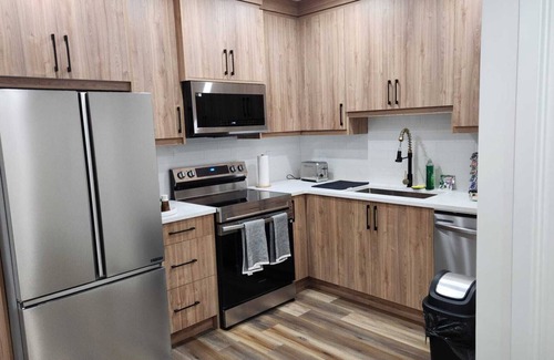 Northwest Calgary Casa | Modern 2BR | Private Suite | Close to Banff, U of C