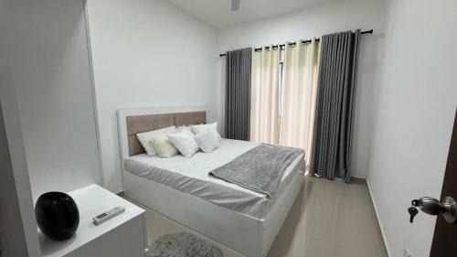 Kaduwela Apartamento | Modern 2BR Resort Apartment with Pool & Gym, Malabe