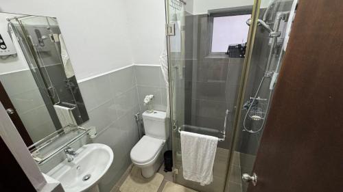 Kaduwela Apartamento | Modern 2BR Resort Apartment with Pool & Gym, Malabe
