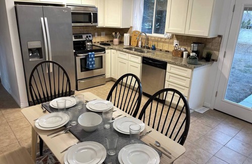 West Valley City Casa | Modern 2BR Retreat | Sleeps 6 | Near SLC