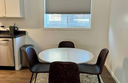 Williston Apartamento | Modern 2BR Retreat Central Williston Location