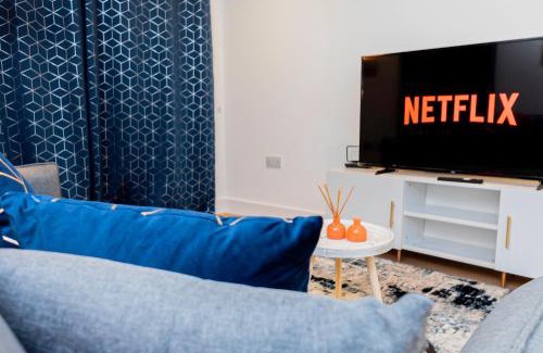 Southampton Casa | Modern 2BR Retreat in Southampton - Balcony, Free parking & Wifi