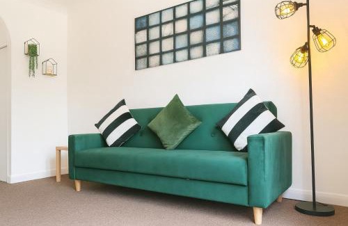 Great Linford Apartamento | Modern 2BR Stay FREE WIFI FREE PARKING