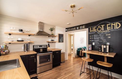 West End Casa | Modern 2BR Stay In Historic West End Near Downtown