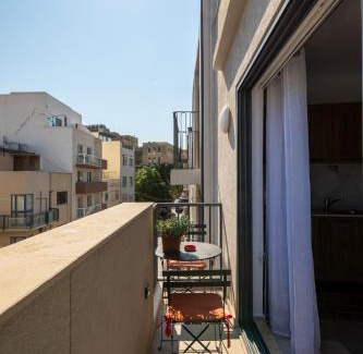 Pieta Apartamento | Modern 2BR Stylish Apartment with 2 Balconies - Close to St Julian's & Sliema & Yacht Marina