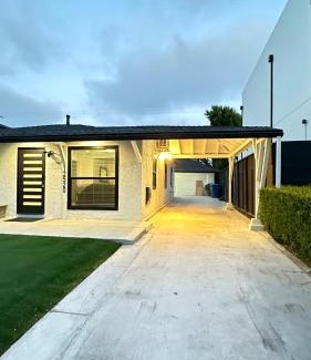 Del Rey Cama Y Desayuno | Modern 2BR Stylish & Cozy Unit