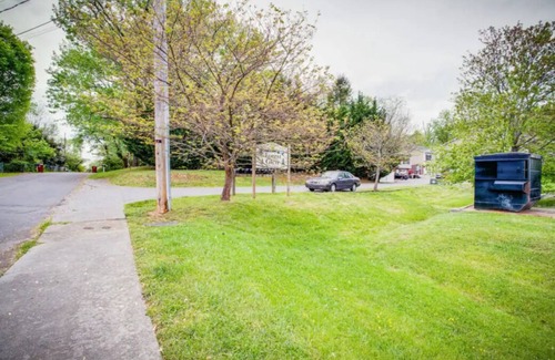 Johnson City Casa | Modern 2BR Townhome with Garage & Amenities!