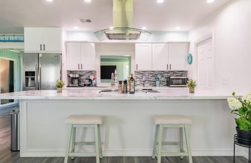 Port Charlotte Casa | Modern 2BR with Backyard near Beach & Harbor