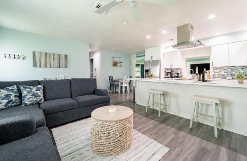 Port Charlotte Casa | Modern 2BR with Backyard near Beach & Harbor